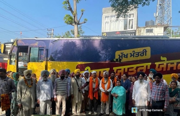 ਮੇਅਰ ਕੁੰਦਨ ਗੋਗੀਆ ਨੇ ‘ਮੁੱਖ ਮੰਤਰੀ ਤੀਰਥ ਯਾਤਰਾ’ ਤਹਿਤ ਸ੍ਰੀ ਹਰਿਮੰਦਰ ਸਾਹਿਬ ਤੇ ਦੁਰਗਿਆਣਾ ਮੰਦਿਰ ਦੇ ਦਰਸ਼ਨਾਂ ਲਈ ਬੱਸ ਰਵਾਨਾ ਕੀਤੀ