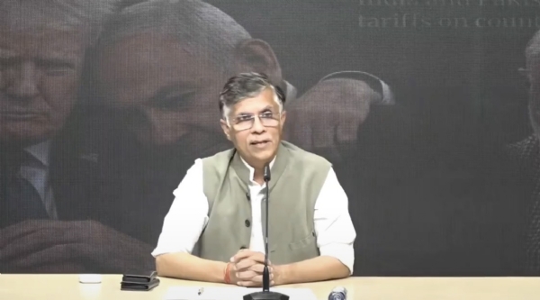 ਪਵਨ ਖੇੜਾ ਕਾਂਗਰਸ ਹੈੱਡਕੁਆਰਟਰ ਵਿਖੇ ਮੀਡੀਆ ਨੂੰ ਸੰਬੋਧਨ ਕਰਦੇ ਹੋਏ।