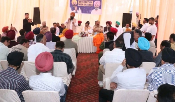 ਚੇਅਰਮੈਨ ਰਾਜੂ ਚਾਵਲਾ ਦੀ ਪ੍ਰਧਾਨਗੀ ਹੇਠ ਭਾਈ ਮੰਨਾ ਸਿੰਘ ਨਗਰ ’ਚ ਪੰਜਾਬ ਸਟੇਟ ਟਰੇਡ ਕਮਿਸ਼ਨ ਦੀ ਮੀਟਿੰਗ