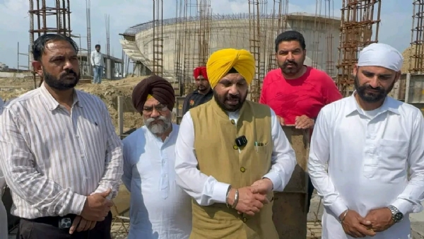 ਜਾਣਕਾਰੀ ਦਿੰਦੇ ਲੋਕ ਨਿਰਮਾਣ ਮੰਤਰੀ ਹਰਭਜਨ ਸਿੰਘ ਈਟੀਓ