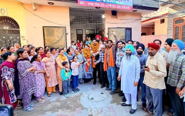 ਗਲੀ ਬਣਾਉਣ ਦਾ ਨੀਂਹ ਪੱਥਰ ਰੱਖਣ ਸਮੇਂ ਵਿਧਾਇਕ ਸ਼ੈਰੀ ਕਲਸੀ