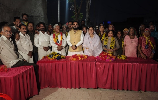 ਹਰੀਸ਼ ਠਾਕੁਰ ਅਤੇ ਹੋਰਨਾਂ ਦਾ ‘ਆਪ’ ਦਾ ਸਵਾਗਤ ਕਰਨ ਸਮੇਂ ਵਿਧਾਇਕ ਨਰਿੰਦਰਪਾਲ ਸਵਨਾ