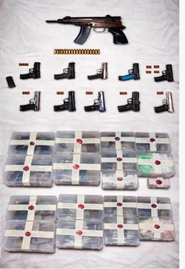 ਬਰਾਮਦ ਹਥਿਆਰਾਂ ਦੀ ਫੋਟੋ।