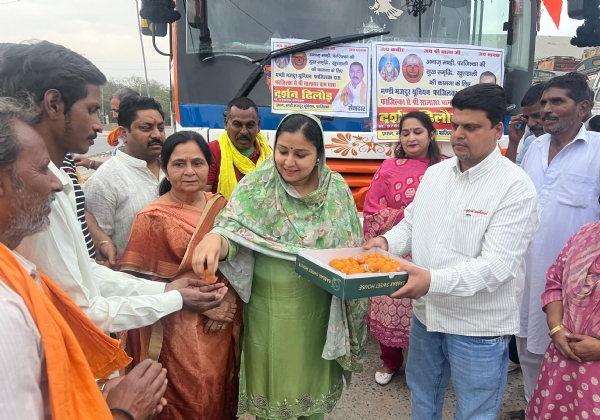 ਖੁਸ਼ਬੂ ਸਵਨਾ ਵੱਲੋਂ ਸ਼੍ਰੀ ਬਾਲਾ ਜੀ ਸਾਲਾਸਰ ਧਾਮ ਦੇ ਦਰਸ਼ਨਾਂ ਲਈ ਬੱਸ ਰਵਾਨਾ