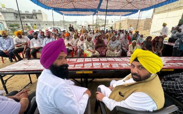 ਲੋਕ ਨਿਰਮਾਣ ਮੰਤਰੀ ਹਰਭਜਨ ਸਿੰਘ ਈ.ਟੀ.ਓ. ਨੇ ਜੰਡਿਆਲਾ ਹਲਕੇ ਦੇ ਪਿੰਡ ਛਾਪਾ ਰਾਮ ਸਿੰਘ ਵਿਖੇ ਲੋਕਾਂ ਨਾਲ ਸਿੱਧਾ ਸੰਵਾਦ ਕੀਤਾ ਲੋਕ ਨਿਰਮਾਣ ਮੰਤਰੀ ਹਰਭਜਨ ਸਿੰਘ ਈ.ਟੀ.ਓ. ਨੇ ਜੰਡਿਆਲਾ ਹਲਕੇ ਦੇ ਪਿੰਡ ਛਾਪਾ ਰਾਮ ਸਿੰਘ ਵਿਖੇ ਲੋਕਾਂ ਨਾਲ ਸਿੱਧਾ ਸੰਵਾਦ ਕੀਤਾ