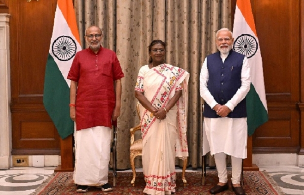 ਰਾਸ਼ਟਰਪਤੀ ਦ੍ਰੋਪਦੀ ਮੁਰਮੂ, ਉਪ ਰਾਸ਼ਟਰਪਤੀ ਸੀਪੀ ਰਾਧਾਕ੍ਰਿਸ਼ਨਨ ਅਤੇ ਪ੍ਰਧਾਨ ਮੰਤਰੀ ਨਰਿੰਦਰ ਮੋਦੀ ਦੀ ਫਾਈਲ ਫੋਟੋ। ਰਾਸ਼ਟਰਪਤੀ ਦ੍ਰੋਪਦੀ ਮੁਰਮੂ, ਉਪ ਰਾਸ਼ਟਰਪਤੀ ਸੀਪੀ ਰਾਧਾਕ੍ਰਿਸ਼ਨਨ ਅਤੇ ਪ੍ਰਧਾਨ ਮੰਤਰੀ ਨਰਿੰਦਰ ਮੋਦੀ ਦੀ ਫਾਈਲ ਫੋਟੋ।