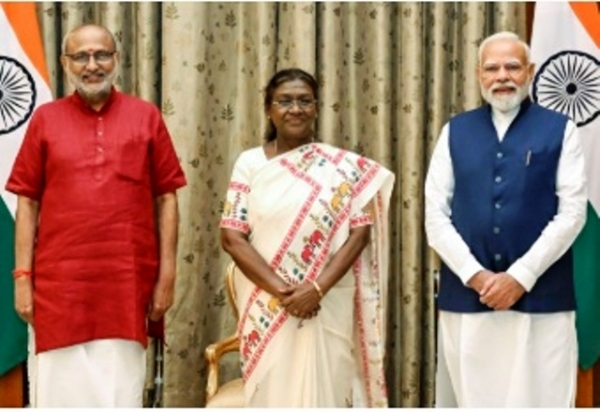 ਰਾਸ਼ਟਰਪਤੀ ਦ੍ਰੋਪਦੀ ਮੁਰਮੂ, ਉਪ ਰਾਸ਼ਟਰਪਤੀ ਸੀਪੀ ਰਾਧਾਕ੍ਰਿਸ਼ਨਨ ਅਤੇ ਪ੍ਰਧਾਨ ਮੰਤਰੀ ਨਰਿੰਦਰ ਮੋਦੀ ਦੀ ਫਾਈਲ ਫੋਟੋ। ਰਾਸ਼ਟਰਪਤੀ ਦ੍ਰੋਪਦੀ ਮੁਰਮੂ, ਉਪ ਰਾਸ਼ਟਰਪਤੀ ਸੀਪੀ ਰਾਧਾਕ੍ਰਿਸ਼ਨਨ ਅਤੇ ਪ੍ਰਧਾਨ ਮੰਤਰੀ ਨਰਿੰਦਰ ਮੋਦੀ ਦੀ ਫਾਈਲ ਫੋਟੋ।