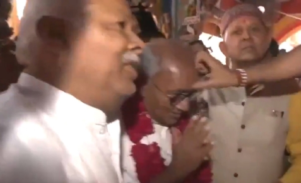 ਕਾਂਗਰਸ ਨੇਤਾ ਦਿਗਵਿਜੇ ਸਿੰਘ ਅਯੁੱਧਿਆ ਵਿੱਚ ਸ਼੍ਰੀ ਰਾਮ ਲੱਲਾ ਦੇ ਦਰਸ਼ਨ ਕਰਦੇ ਹੋਏ