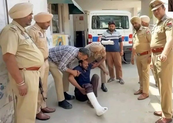 ਪੁਲਿਸ ਵੱਲੋਂ ਕਾਬੂ ਦੋਸ਼ੀ ਪੁਲਿਸ ਵੱਲੋਂ ਕਾਬੂ ਦੋਸ਼ੀ