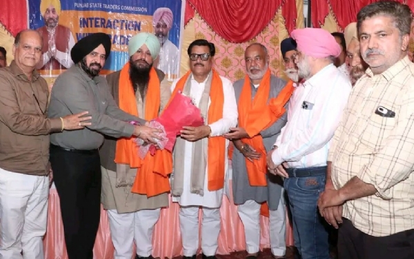 ਸਮਾਗਮ ਦੌਰਾਨ ਚੇਅਰਮੈਨ ਰਾਜੂ ਚਾਵਲਾ ਅਤੇ ਵਿਧਾਇਕ ਮਦਨ ਲਾਲ ਬੱਗਾ