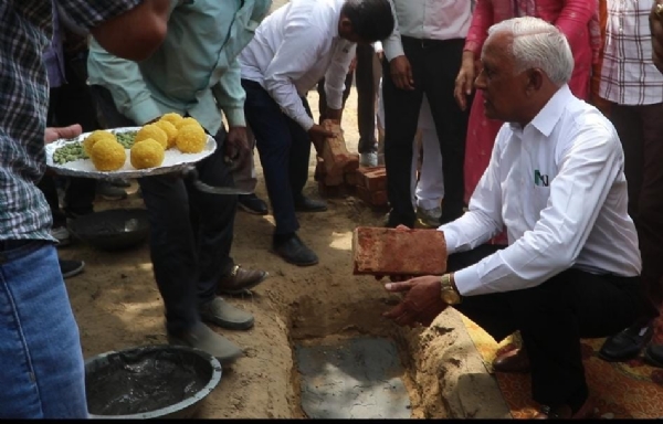 ਸੀਨੀਅਰ ਸੈਕੰਡਰੀ ਸਕੂਲ (ਲੜਕੀਆਂ) ਲਹਿਰਾਗਾਗਾ ਦੀ ਨਵੀਂ ਇਮਾਰਤ ਦਾ ਨੀਂਹ ਪੱਥਰ ਰੱਖਣ ਸਮੇਂ ਬਰਿੰਦਰ ਕੁਮਾਰ ਗੋਇਲ