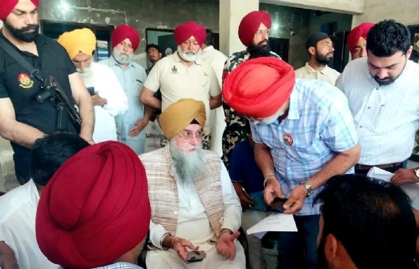 ਲੋਕਾਂ ਦੀਆਂ ਮੁਸ਼ਕਿਲਾਂ ਸੁਣਦੇ ਸਪੀਕਰ ਕੁਲਤਾਰ ਸਿੰਘ ਸੰਧਵਾਂ ਲੋਕਾਂ ਦੀਆਂ ਮੁਸ਼ਕਿਲਾਂ ਸੁਣਦੇ ਸਪੀਕਰ ਕੁਲਤਾਰ ਸਿੰਘ ਸੰਧਵਾਂ