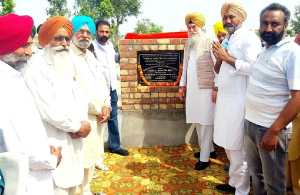 ਨਹਿਰੀ ਪਾਣੀ ਦੀ ਪਾਈਪ ਲਾਈਨ ਦਾ ਉਦਘਾਟਨ ਕਰਨ ਸਮੇਂ ਸਪੀਕਰ ਕੁਲਤਾਰ ਸੰਧਵਾਂ