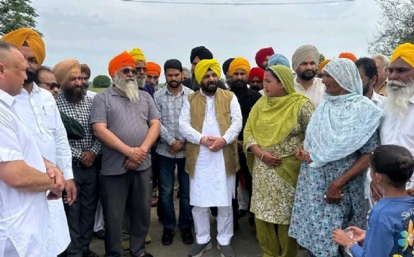 ਨਿਰਮਾਣ ਕਾਰਜਾਂ ਦਾ ਜਾਇਜ਼ਾ ਲੈਂਦੇ ਹੋਏ ਈ.ਟੀ.ਓ