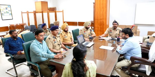 ਡਾ. ਰਵਜੋਤ ਸਿੰਘ ਨੇ ਜੇਲ੍ਹ ਮੰਤਰੀ ਦਾ ਅਹੁਦਾ ਸੰਭਾਲਿਆ, ਵਿਭਾਗ ਦੇ ਸੀਨੀਅਰ ਅਧਿਕਾਰੀਆਂ ਨਾਲ ਕੀਤੀ ਮੀਟਿੰਗ