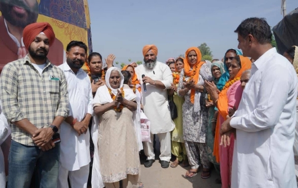 ਵਿਧਾਇਕ ਗੁਰਲਾਲ ਘਨੌਰ ਨੇ ‘ਮੁੱਖ ਮੰਤਰੀ ਤੀਰਥ ਯਾਤਰਾ’ ਤਹਿਤ ਪਿੰਡ ਬਡੌਲੀ ਗੁੱਜਰਾਂ ਤੋਂ ਸ਼ਰਧਾਲੂਆਂ ਦੀ ਬੱਸ ਰਵਾਨਾ ਕੀਤੀ ਵਿਧਾਇਕ ਗੁਰਲਾਲ ਘਨੌਰ ਨੇ ‘ਮੁੱਖ ਮੰਤਰੀ ਤੀਰਥ ਯਾਤਰਾ’ ਤਹਿਤ ਪਿੰਡ ਬਡੌਲੀ ਗੁੱਜਰਾਂ ਤੋਂ ਸ਼ਰਧਾਲੂਆਂ ਦੀ ਬੱਸ ਰਵਾਨਾ ਕੀਤੀ