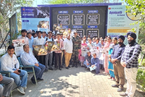 ਫਾਜ਼ਿਲਕਾ ਵਿੱਚ ਪ੍ਰਚਾਰ ਵੈਨ ਰਾਹੀਂ ਭਰਤੀ ਜਾਗਰੂਕਤਾ ਅਭਿਆਨ ਦੌਰਾਨ ਭਾਰਤੀ ਸੈਨਾ