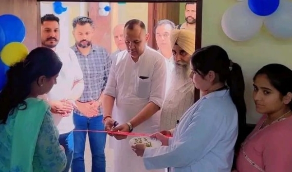 ਕਲੀਨਿਕ ਦਾ ਉਦਘਾਟਨ ਕਰਦੇ ਆਮ ਆਦਮੀ ਪਾਰਟੀ ਦੇ ਹਲਕਾ ਨਵਾਂਸ਼ਹਿਰ ਦੇ ਇੰਚਾਰਜ ਲਲਿਤ ਮੋਹਨ ਪਾਠਕ ਕਲੀਨਿਕ ਦਾ ਉਦਘਾਟਨ ਕਰਦੇ ਆਮ ਆਦਮੀ ਪਾਰਟੀ ਦੇ ਹਲਕਾ ਨਵਾਂਸ਼ਹਿਰ ਦੇ ਇੰਚਾਰਜ ਲਲਿਤ ਮੋਹਨ ਪਾਠਕ