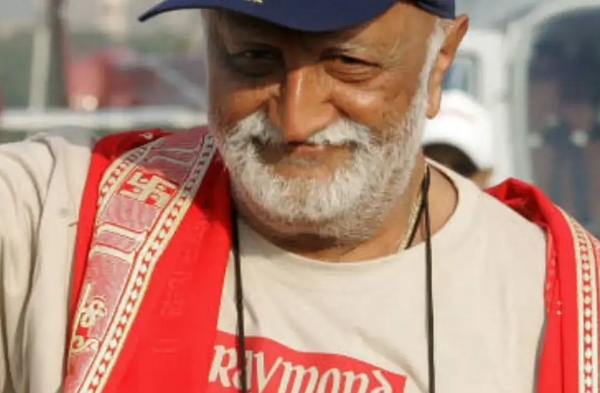 ਦਿੱਗਜ਼ ਉਦਯੋਗਪਤੀ ਅਤੇ ਰੇਮੰਡ ਗਰੁੱਪ ਦੇ ਸਾਬਕਾ ਚੇਅਰਮੈਨ ਡਾ. ਵਿਜੇਪਤ ਕੈਲਾਸ਼ਪਤ ਸਿੰਘਾਨੀਆ