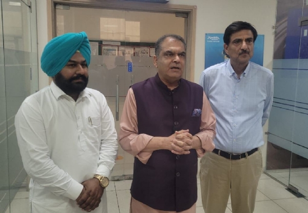 ਉਦਯੋਗ ਮੰਤਰੀ ਅਰੋੜਾ ਵੱਲੋਂ ਘਨੌਰ ਨੇੜੇ ਬੈਕਟਰਜ ਫੂਡ ਪ੍ਰੋਸੈਸਿੰਗ ਪਲਾਂਟ ਦਾ ਦੌਰਾ ਉਦਯੋਗ ਮੰਤਰੀ ਅਰੋੜਾ ਵੱਲੋਂ ਘਨੌਰ ਨੇੜੇ ਬੈਕਟਰਜ ਫੂਡ ਪ੍ਰੋਸੈਸਿੰਗ ਪਲਾਂਟ ਦਾ ਦੌਰਾ