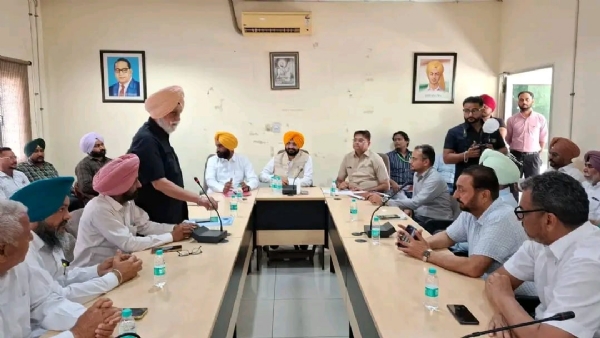 ਏਸ਼ੀਆ ਦੀ ਸਭ ਤੋਂ ਵੱਡੀ ਅਨਾਜ ਮੰਡੀ ਖੰਨਾ ਵਿਖੇ ਕਣਕ ਦੀ ਖਰੀਦ ਦੇ ਪੁਖ਼ਤਾ ਪ੍ਰਬੰਧਾਂ ਸਬੰਧੀ ਮੀਟਿੰਗ ਕਰਦੇ ਕੈਬਨਿਟ ਮੰਤਰੀ ਤਰੁਨਪ੍ਰੀਤ ਸਿੰਘ ਸੌਂਦ