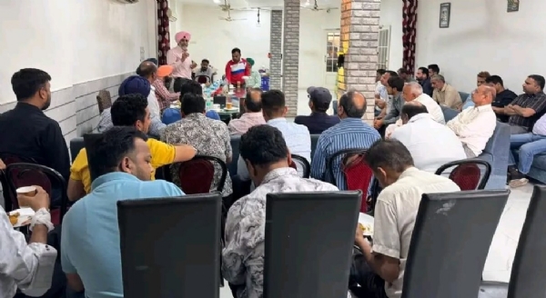 ਪੈਸਟੀਸਾਈਡਜ਼ ਐਸੋਸੀਏਸ਼ਨ ਬਠਿੰਡਾ ਦੇ ਡੀਲਰਾਂ ਨਾਲ ਗੱਲਬਾਤ ਕਰਦੇ ਖੇਤੀਬਾੜੀ ਅਫ਼ਸਰ