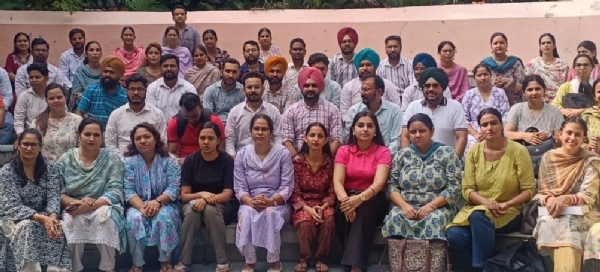 ਮੀਟਿੰਗ ਦੌਰਾਨ 1158 ਸਹਾਇਕ ਪ੍ਰੋਫ਼ੈਸਰ ਅਤੇ ਲਾਇਬ੍ਰੇਰੀਅਨ ਫਰੰਟ ਦੇ ਅਹੁਦੇਦਾਰ ਅਤੇ ਮੈਂਬਰ।