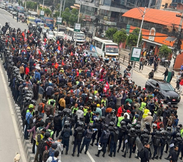 ਯੂਐਮਐਲ ਨੇ ਓਲੀ ਦੀ ਗ੍ਰਿਫ਼ਤਾਰੀ ਵਿਰੁੱਧ ਵਿਰੋਧ ਪ੍ਰਦਰਸ਼ਨ ਕੀਤਾ। ਯੂਐਮਐਲ ਨੇ ਓਲੀ ਦੀ ਗ੍ਰਿਫ਼ਤਾਰੀ ਵਿਰੁੱਧ ਵਿਰੋਧ ਪ੍ਰਦਰਸ਼ਨ ਕੀਤਾ।