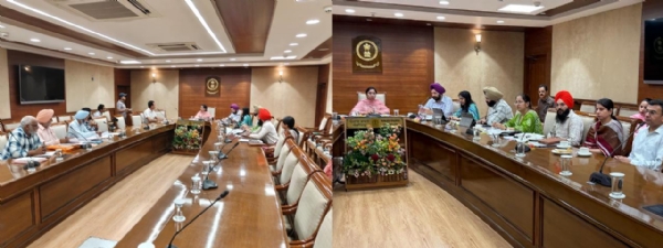 ਦਿਵਿਆਂਗ ਯੂਨੀਅਨਾਂ ਅਤੇ ਆਂਗਣਵਾੜੀ ਵਰਕਰਾਂ ਤੇ ਹੈਲਪਰਾਂ ਦੀਆਂ ਯੂਨੀਅਨਾਂ ਨਾਲ ਮੀਟਿੰਗ ਕਰਦੇ ਹੋਏ ਡਾ. ਬਲਜੀਤ ਕੌਰ