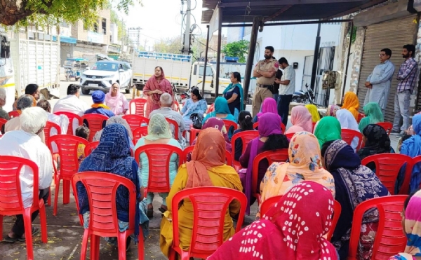 ਸੰਬੋਧਨ ਕਰਦੇ ਹੋਏ ਖੁਸ਼ਬੂ ਸਵਨਾ