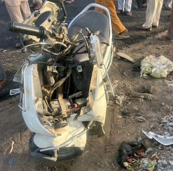 ਹਾਦਸੇ ਵਿੱਚ ਨੁਕਸਾਨੀ ਗਈ ਸਕੂਟੀ