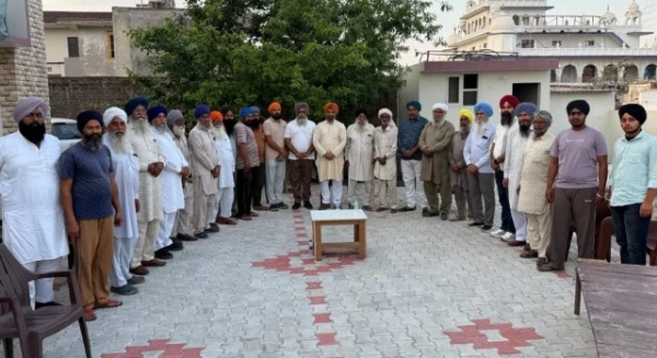 ਪਿੰਡ ਬਰਕਤਪੁਰ ਵਿਖੇ ਕਾਂਗਰਸੀ ਆਗੂਆਂ ਨਾਲ ਗੱਲਬਾਤ ਕਰਦੇ ਹੋਏ ਸਾਬਕਾ ਵਿਧਾਇਕ ਕੁਲਜੀਤ ਨਾਗਰਾ