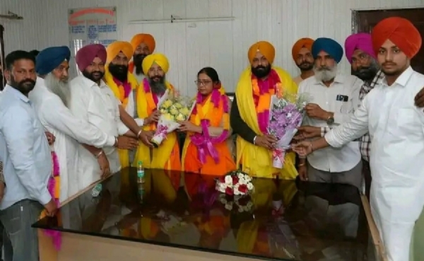 ਅਹੁਦਾ ਸੰਭਾਲਣ ਸਮੇਂ ਚੇਅਰਪਰਸਨ ਸ਼ਰਨਜੀਤ ਕੌਰ ਅਤੇ ਵਾਈਸ ਚੇਅਰਮੈਨ ਗੁਰਦੀਪ ਸਿੰਘ ਸੰਧੂ