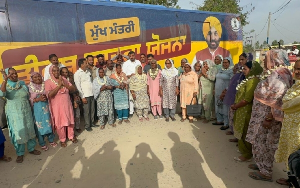 ਸ਼ਰਧਾਲੂਆਂ ਦੀ ਬੱਸ ਰਵਾਨਾ ਕਰਦੇ ਹੋਏ ਵਿਧਾਇਕ ਜਗਦੀਪ ਕੰਬੋਜ ਗੋਲਡੀ