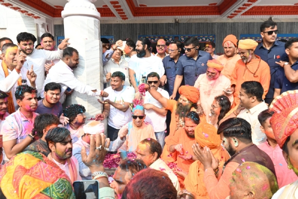 ਹੋਲੀ ਦਾ ਤਿਉਹਾਰ ਮਨਾਉਂਦੇ ਮੁੱਖ ਮੰਤਰੀ ਯੋਗੀ ਆਦਿਤਿਆਨਾਥ।