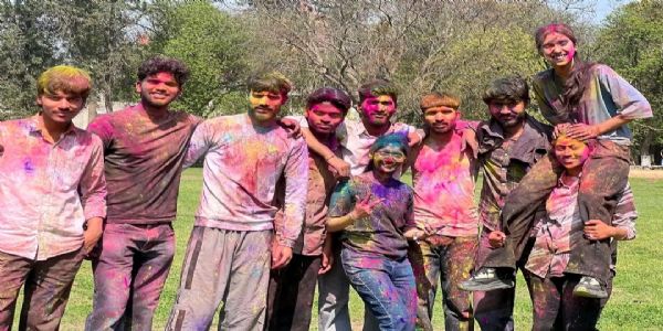 ਪੰਜਾਬ ਅਤੇ ਚੰਡੀਗੜ੍ਹ ਵਿੱਚ ਹਰ ਪਾਸੇ ਹੋਲੀ ਦਾ ਜਸ਼ਨ, ਚੰਡੀਗੜ੍ਹ ’ਚ ਹੁੱਲੜਬਾਜਾਂ ’ਤੇ ਪੁਲਿਸ ਦੀ ਸਖ਼ਤੀ