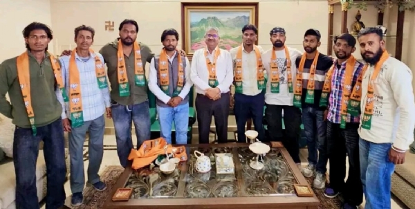 ਭਾਜਪਾ ’ਚ ਸ਼ਾਮਲ ਹੋਏ ਨੌਜਵਾਨਾਂ ਨਾਲ ਭਾਜਪਾ ਆਗੂ