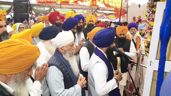 ਅਰਦਾਸ ਕਰਦੇ ਸਿੰਘ ਸਾਹਿਬਾਨ