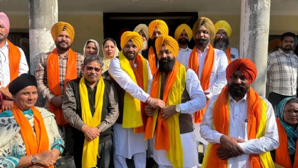 ਬਲਾਕ ਸੰਮਤੀ ਜੰਡਿਆਲਾ ਗੁਰੂ ਚੇਅਰਮੈਨ ਤੇ ਵਾਈਸ ਚੇਅਰਮੈਨ ਨੂੰ ਵਧਾਈ ਦੇਣ ਸਮੇਂ ਕੈਬਿਨਟ ਮੰਤਰੀ ਹਰਭਜਨ ਸਿੰਘ ਈ.ਟੀ.ਓ