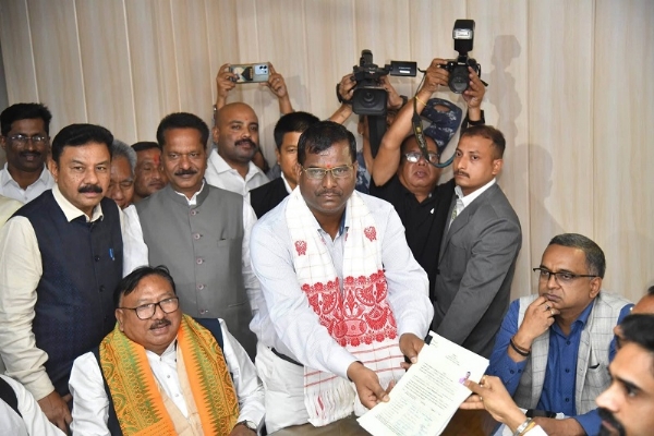 ਤੇਰੇਸ ਗਵਾਲਾ ਅਸਾਮ ਰਾਜ ਸਭਾ ਲਈ ਆਪਣਾ ਨਾਮਜ਼ਦਗੀ ਪੱਤਰ ਦਾਖਲ ਕਰਦੇ ਹੋਏ