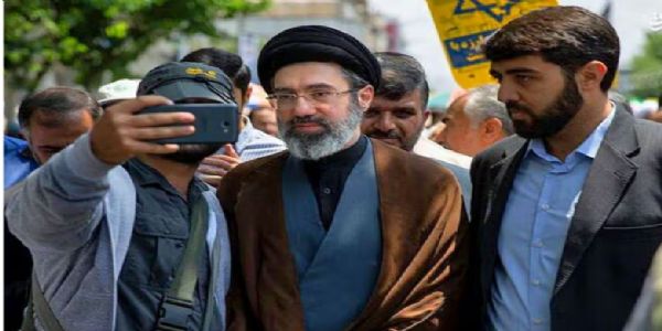 ਖਾਮੇਨੇਈ ਦਾ ਉੱਤਰਾਧਿਕਾਰੀ ਦੂਜੇ ਪੁੱਤਰ ਮੋਜਤਬਾ ਨੂੰ ਬਣਾਉਣ ਲਈ ਸਹਿਮਤੀ, ਜਲਦੀ ਹੋਵੇਗਾ ਐਲਾਨ