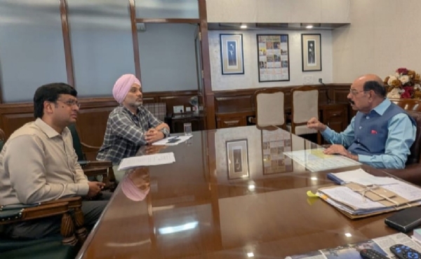 ਮੀਟਿੰਗ ਕਰਦੇ ਹੋਏ ਮੋਹਿੰਦਰ ਭਗਤ