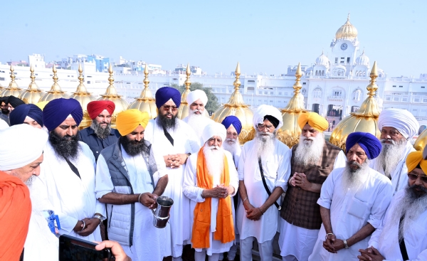 ਸੱਚਖੰਡ ਸ੍ਰੀ ਹਰਿਮੰਦਰ ਸਾਹਿਬ ਵਿਖੇ ਸੋਨੇ ਦੀ ਧੁਆਈ ਸੇਵਾ ਸ਼ੁਰੂ