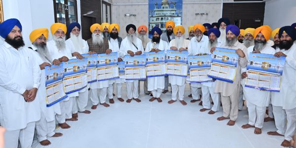 ਜਥੇਦਾਰ ਗੜਗੱਜ, ਐਡਵੋਕੇਟ ਧਾਮੀ ਨੇ ਨਾਨਕਸ਼ਾਹੀ ਸੰਮਤ 558 ਦਾ ਕੈਲੰਡਰ ਕੀਤਾ ਜਾਰੀ