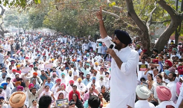 ਪ੍ਰਦਰਸ਼ਨ ਕਰਦੇ ਕਾਂਗਰਸੀ ਆਗੂ ਅਤੇ ਵਰਕਰ