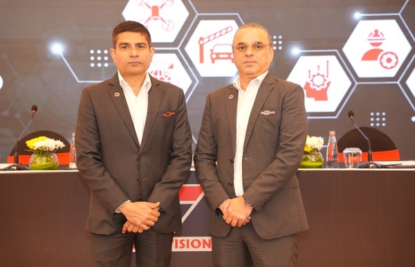 ਇਨੋਵਿਜ਼ਨ ਲਿਮਟਿਡ ਦੇ ਸਹਿ-ਸੰਸਥਾਪਕ ਕਰਨਲ ਰਣਦੀਪ ਹੁੰਦਲ ਅਤੇ ਸੀਈਓ ਉਦੈ ਪਾਲ ਸਿੰਘ