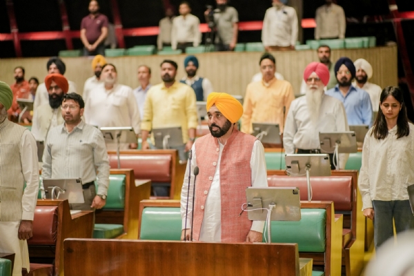 ਸੈਸ਼ਨ ਦੌਰਾਨ ਮੁੱਖ ਮੰਤਰੀ ਭਗਵੰਤ ਮਾਨ ਅਤੇ ਹੋਰ ਵਿਧਾਇਕ