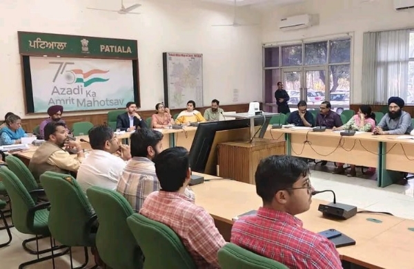 ਮੀਟਿੰਗ ਦੌਰਾਨ ਡਿਪਟੀ ਕਮਿਸ਼ਨਰ ਵਰਜੀਤ ਵਾਲੀਆ ਅਤੇ ਹੋਰ