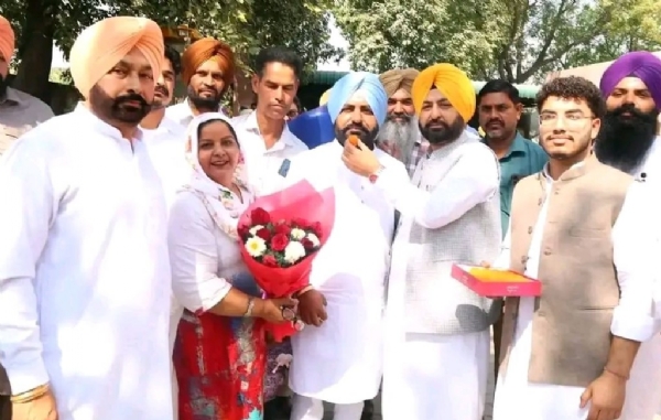 ਚੇਅਰਮੈਨ ਅਤੇ ਵਾਈਸ ਚੇਅਰਮੈਨ ਨਾਲ ਕੈਬਨਿਟ ਮੰਤਰੀ ਹਰਦੀਪ ਸਿੰਘ ਮੁੰਡੀਆਂ