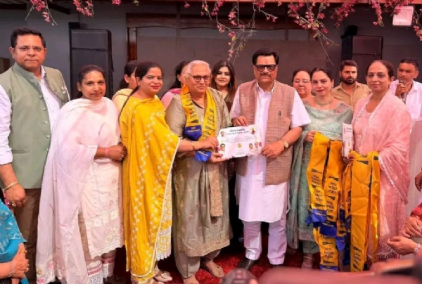 ਉੱਦਮੀ ਮਹਿਲਾਵਾਂ ਦਾ ਸਨਮਾਨ ਕਰਦੇ ਵਿਧਾਇਕ ਮਦਨ ਲਾਲ ਬੱਗਾ